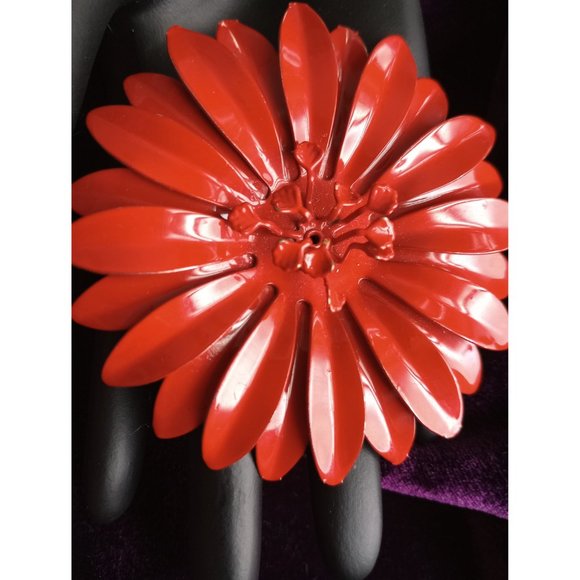 Vintage Red Enamel Metal Flower Brooch Pin - Picture 3 of 6